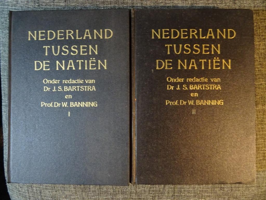 Nederland tussen de Natiën deel I en II 1946 1948 set 9 euro, Ophalen of Verzenden, Dr J. S. Bartstra