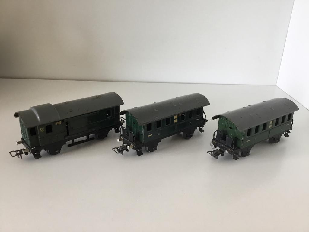 Marklin drie oude wagonnetjes 2x327 en 1x 328, Wisselstroom, Gebruikt, Wagon, Ophalen of Verzenden