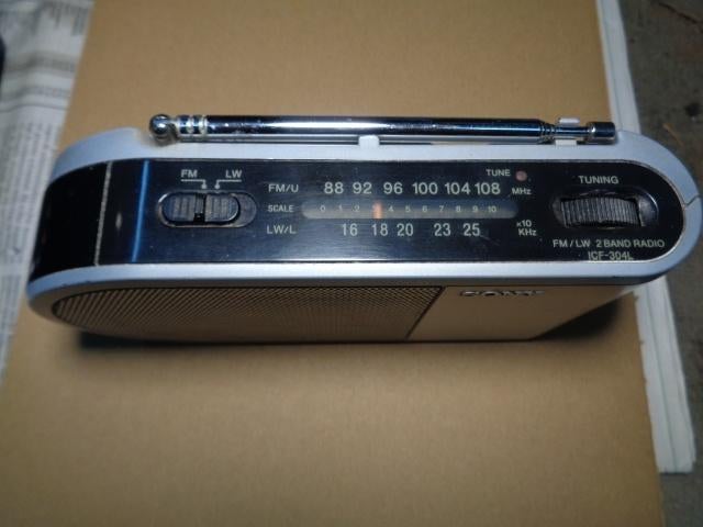 Radio SONY modèle ICF - 304L, Enlèvement ou Envoi, Comme neuf, Radio