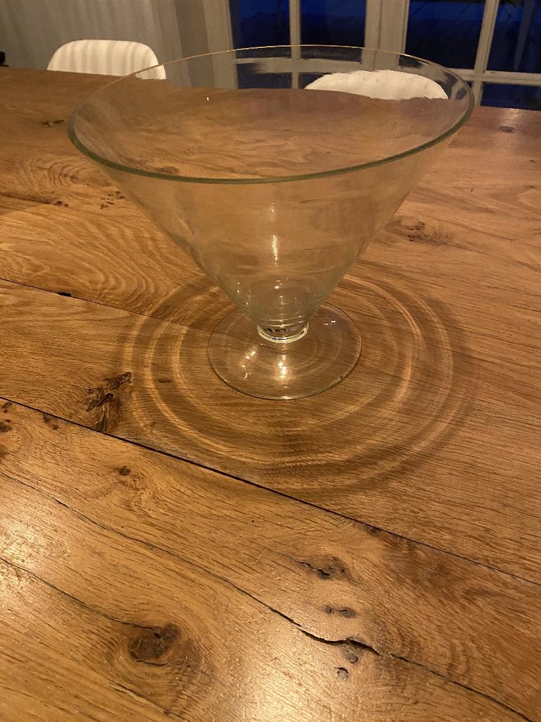 Glazen schaal/vaas op voet, Ophalen of Verzenden, Gebruikt, Overige kleuren, Glas