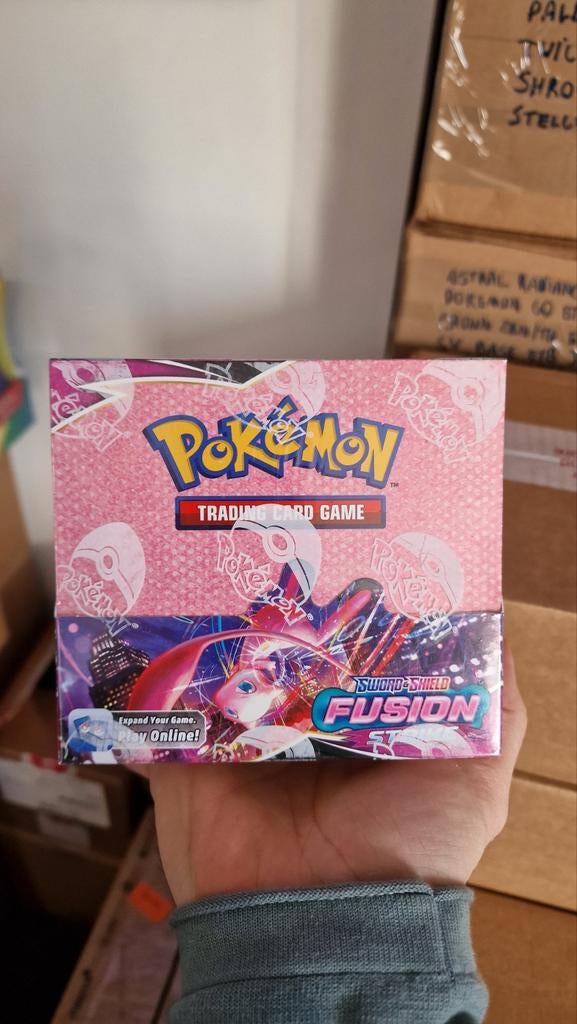 Fusion Strike booster box (sneetje in plastic wrap bovenaan), Ophalen of Verzenden, Nieuw, Boosterbox