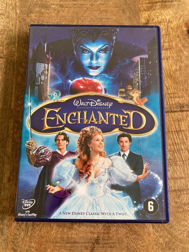 DVD Enchanted - Walt Disney - genre romantisch / komedie, Gebruikt, Ophalen of Verzenden, Komedie, Vanaf 6 jaar