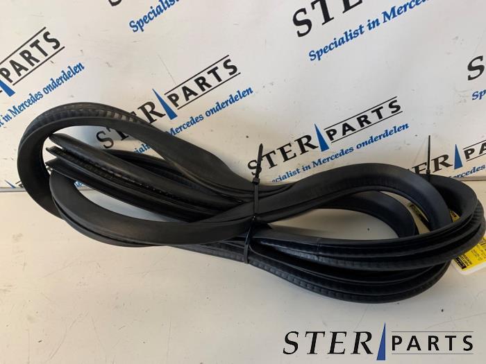 Portierrubber 4Deurs links-achter van een Mercedes A-Klasse, Ophalen of Verzenden, 3 maanden garantie, Gebruikt, Mercedes-Benz
