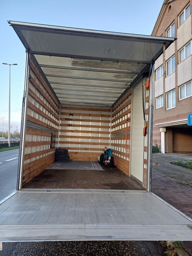 Bakwagen te huur Bakwagen met Laadklep Huren