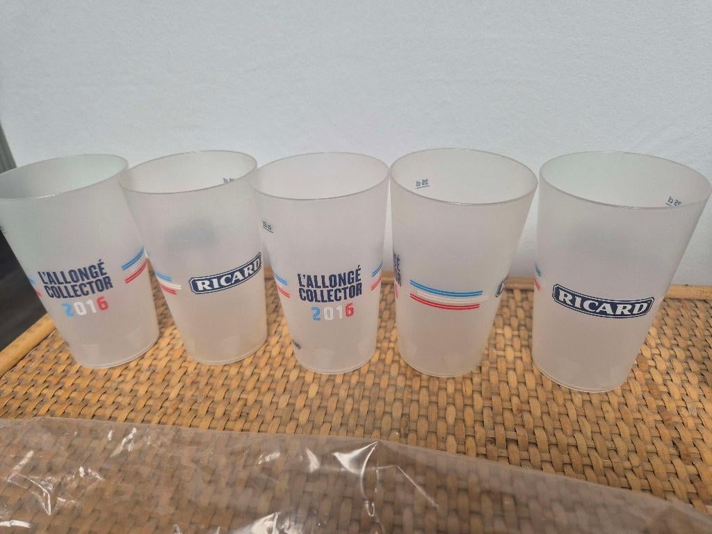 5 Ricard-verzamelbekers, Ophalen