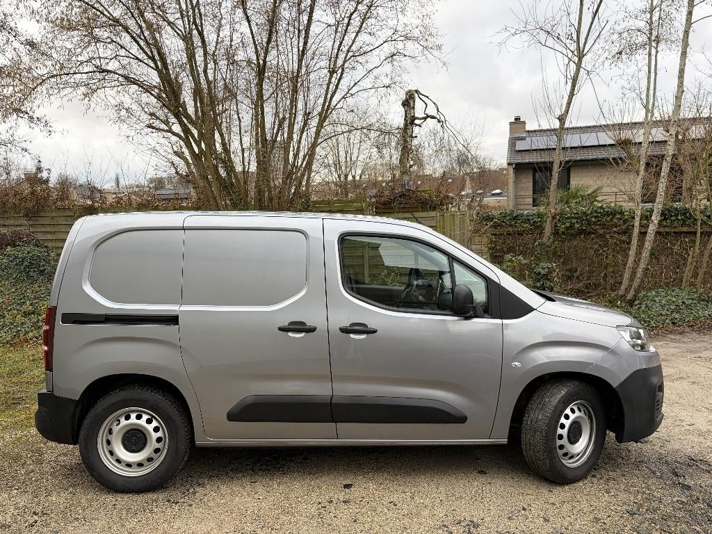 CITROEN BERLINGO | 3-ZIT | APPLE CARPLAY | TOPSTAAT, Voorwielaandrijving, Stof, Parkeersensor, https://public.car-pass.be/vhr/54940385-2bac-4e7e-b8cd-97a90aa09f92