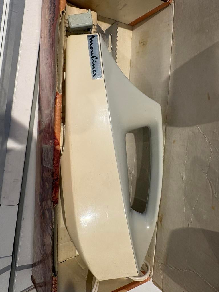 Couteau electrique de cuisine. Moulinex vintage, Enlèvement ou Envoi, Comme neuf, Inox ou Chrome