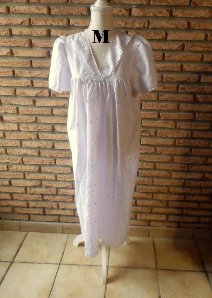 (5)- robe de nuit femme t.M lilas - damart -, Vêtements | Femmes, Pyjamas, Comme neuf, Taille 38/40 (M), Enlèvement ou Envoi