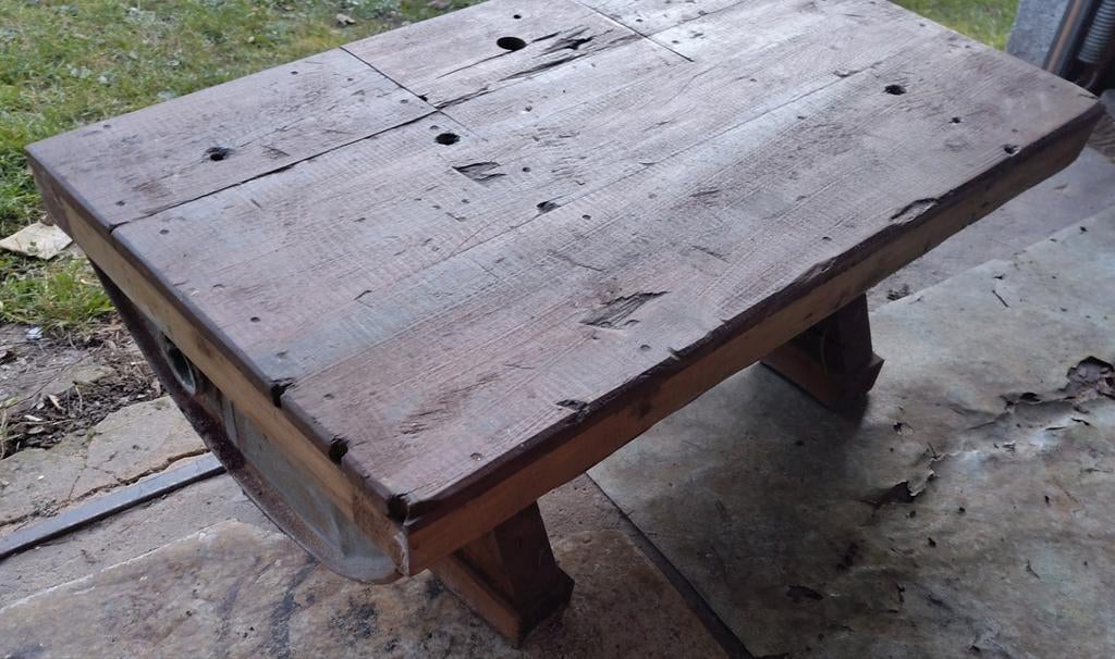 Table en bois-dessous en métal, Enlèvement