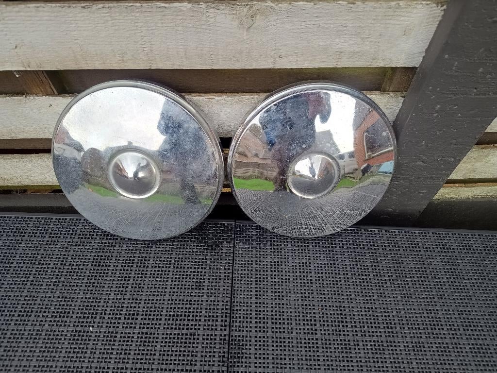 2 wieldoppen Opel Kadett 1970, Auto-onderdelen, Velg(en), Overige maten, Ophalen of Verzenden, Zomerbanden