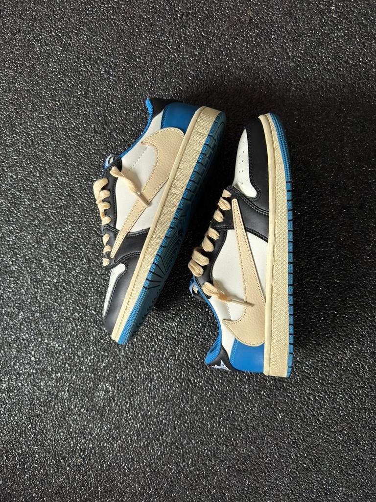 Fragment de Nike Jordan 1 Low X Travis Scott, Neuf, Enlèvement ou Envoi, Bleu, Baskets