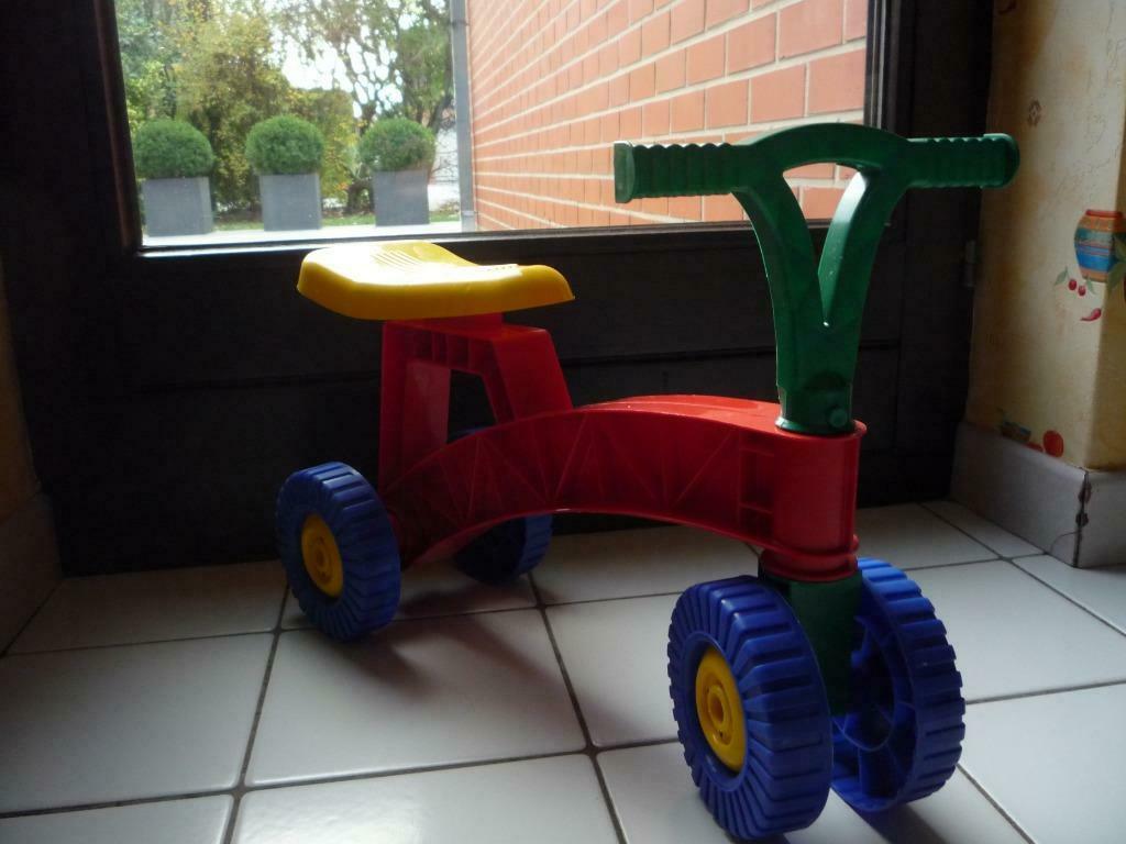 mon premier vélo sans pédales  enfant  de+ou - 18 mois.  12€, Enfants & Bébés, Enlèvement ou Envoi, Neuf, Découverte