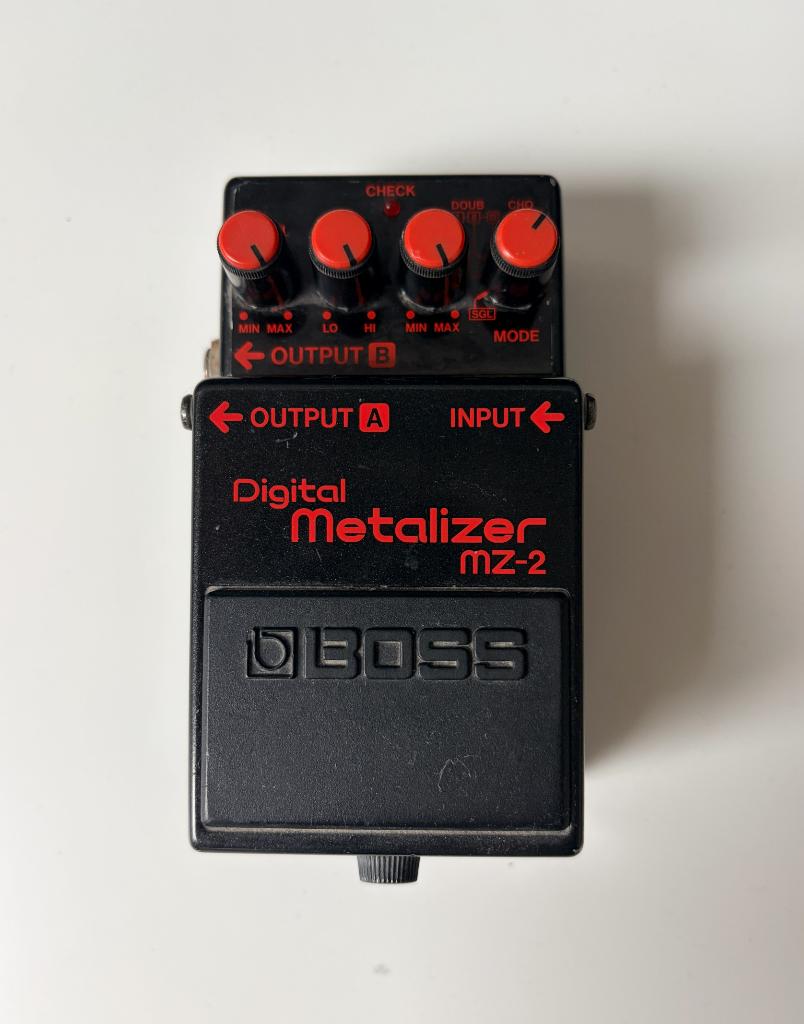Pédale BOSS Digital Metalizer - MZ-2, Musique & Instruments, Effets, Enlèvement ou Envoi, Comme neuf, Distortion, Overdrive ou Fuzz