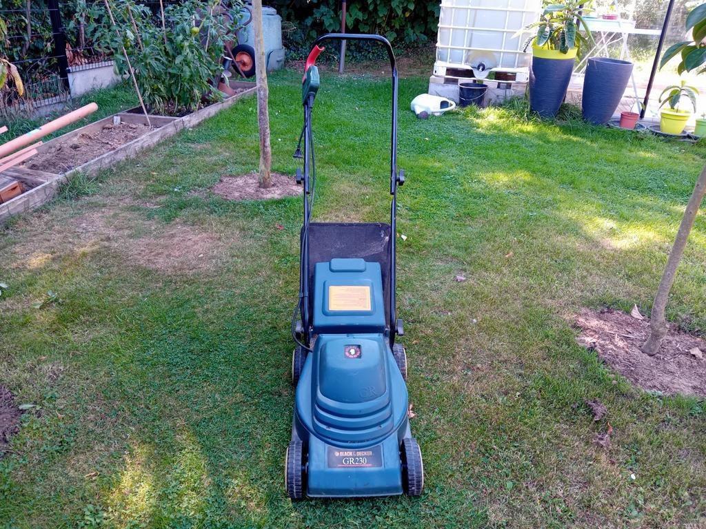 Grasmaaier Black&Decker Gr230, Tuin en Terras, Ophalen, Cirkelmaaier, Gebruikt, Elektrische grasmaaier