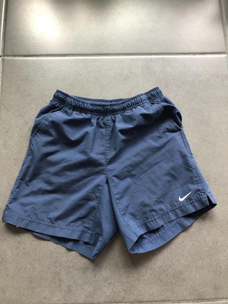 Short Nike  maat 140-152 (blauw) - kan als turnshort, Enlèvement ou Envoi, Utilisé, NIKE, Vêtements de sport ou Maillots de bain