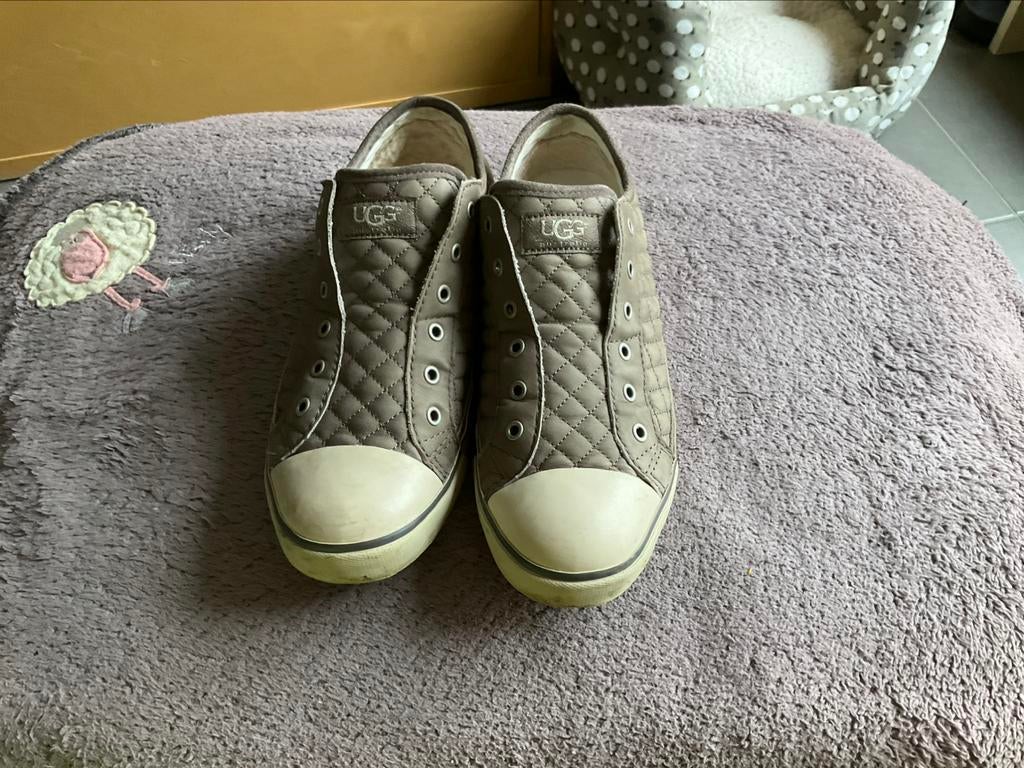 Taupekleurige sneakers,merk UGG , maat 40, Enlèvement ou Envoi, Sneakers et Baskets, Comme neuf, Brun