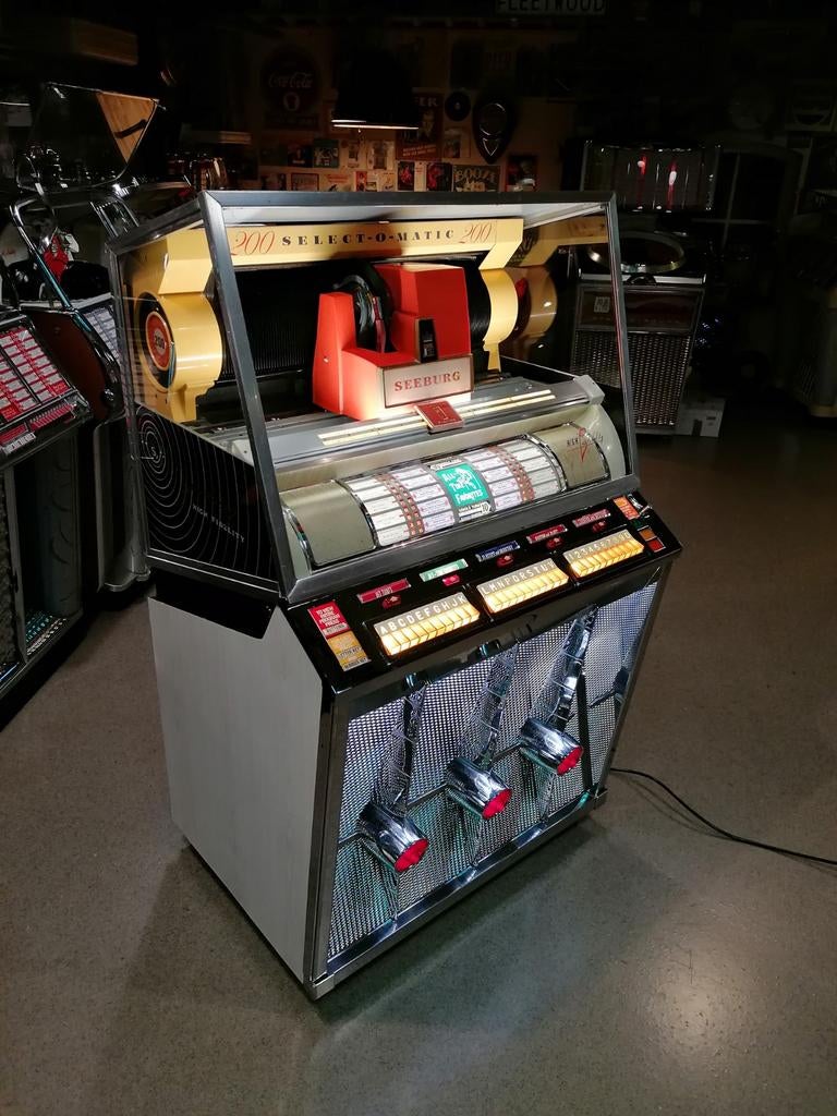 Te koop mooie volledig gerestaureerde Seeburg KD200 jukebox, 1950 à 1960, Avec singles, Comme neuf, Enlèvement