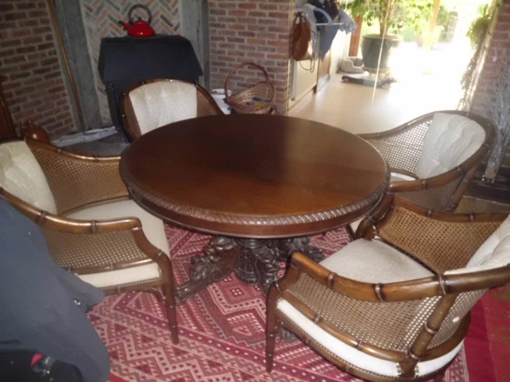Antieke tafel met leeuwekoppen in volle eik de diameter van, Ophalen of Verzenden