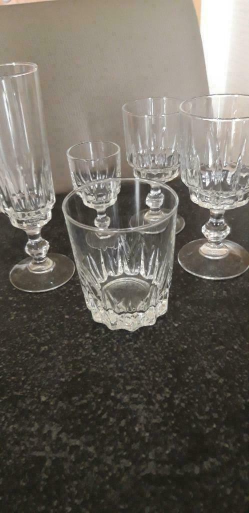 SERVICE DE TABLE, Verre ou Verres, Verre, Enlèvement, Utilisé