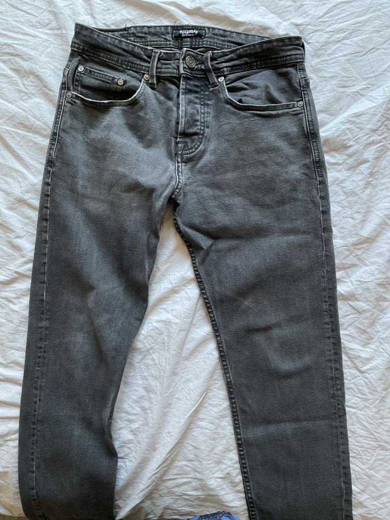 Jeans Pull&Bear gris foncé taille 30 (Eu38), Vêtements | Hommes, Enlèvement ou Envoi, Porté, Pull&Bear
