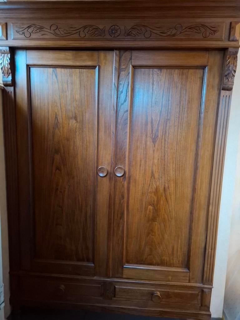 Armoire haute. 2 tiroirs en bas. Il est dans le hall mainten, Enlèvement, Utilisé, Bois