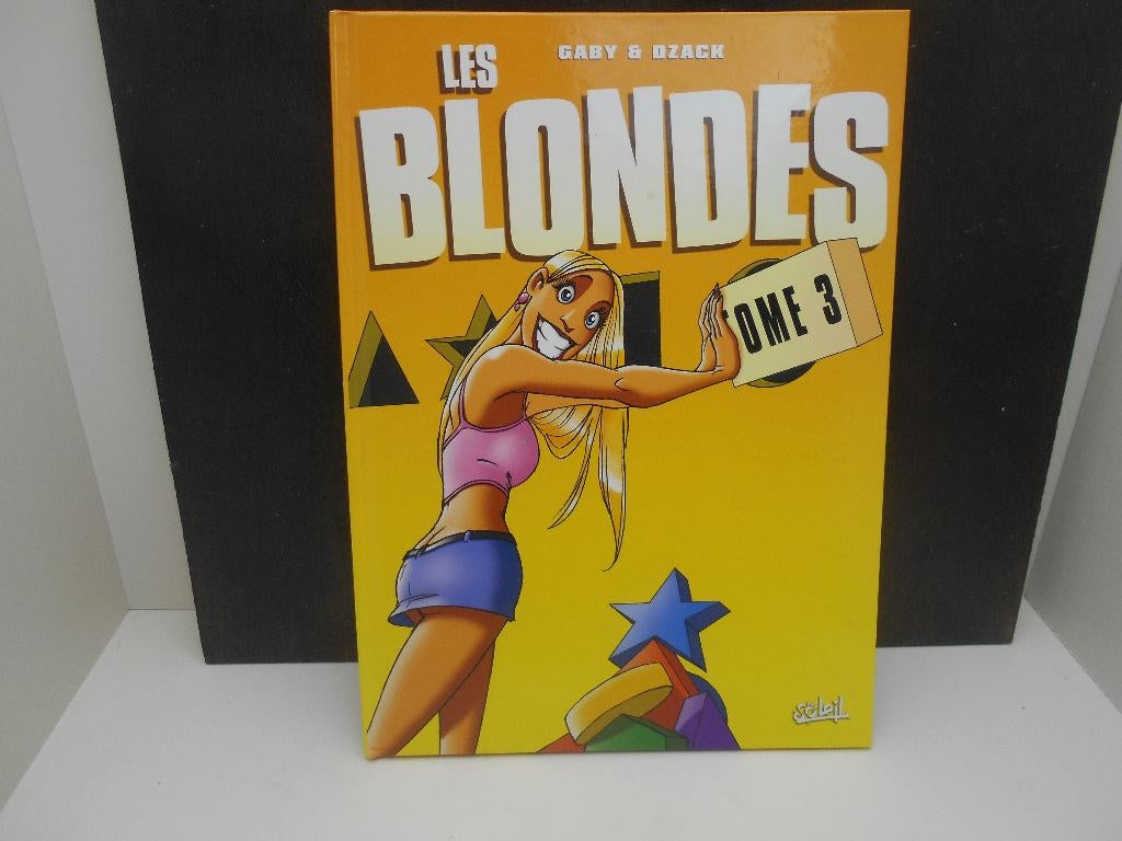 BD Les blondes tome 3, Eén stripboek, Ophalen of Verzenden, Zo goed als nieuw