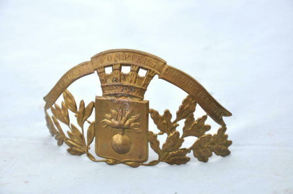 §§  plaque de casque pompier ville henin-beaumont (3), Enlèvement ou Envoi, Utilisé, Autres sujets/thèmes, Insigne ou Pin's