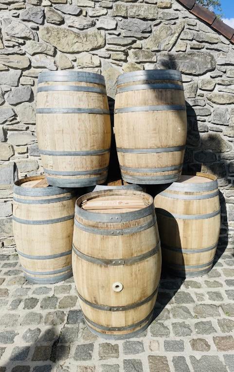 Tonneaux en bois (chêne) 225l. Excellent etat. Livraison, Jardin & Terrasse, Barils de pluie, Comme neuf, Bois, Enlèvement ou Envoi