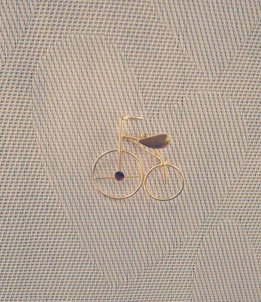 Vintage broche - hanger in de vorm van een fiets, Handtassen en Accessoires, Antieke sieraden, Ophalen, Overige materialen, Broche