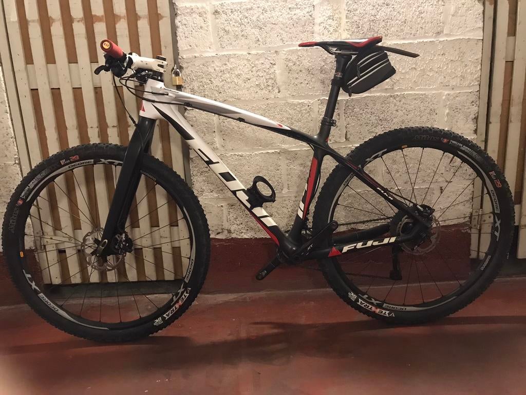 Fuji full carbon, Vélos & Vélomoteurs, Vélos | Hommes | Vélos de sport & Vélo de randonnée, Comme neuf, Autres marques, 15 à 20 vitesses