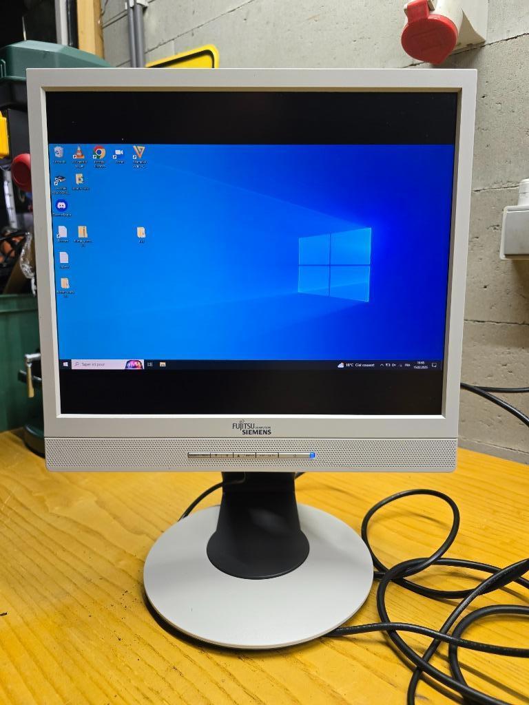 Ecran Fujitsu P17-2 - GV78, Informatique & Logiciels, Haut-parleurs intégrés, Enlèvement ou Envoi, Fujistu, Utilisé