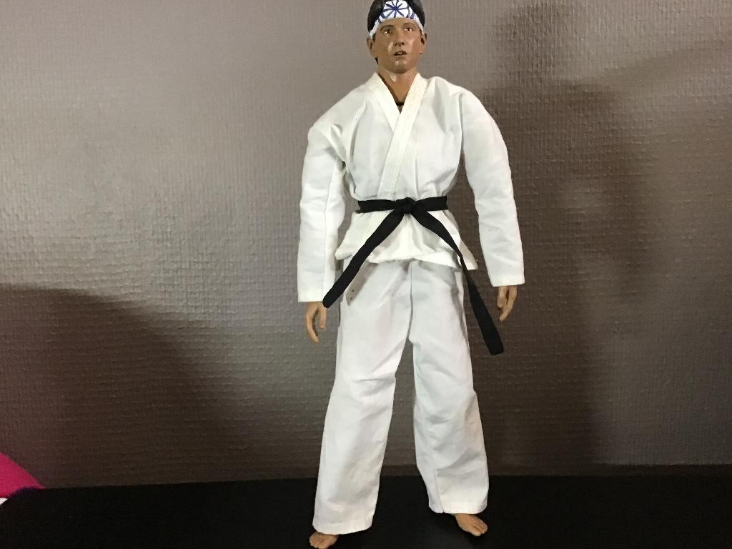 Karate kid Ralph Macchio 12 inch ( 1/6 ), Enlèvement ou Envoi, Comme neuf, Film, Figurine ou Poupée
