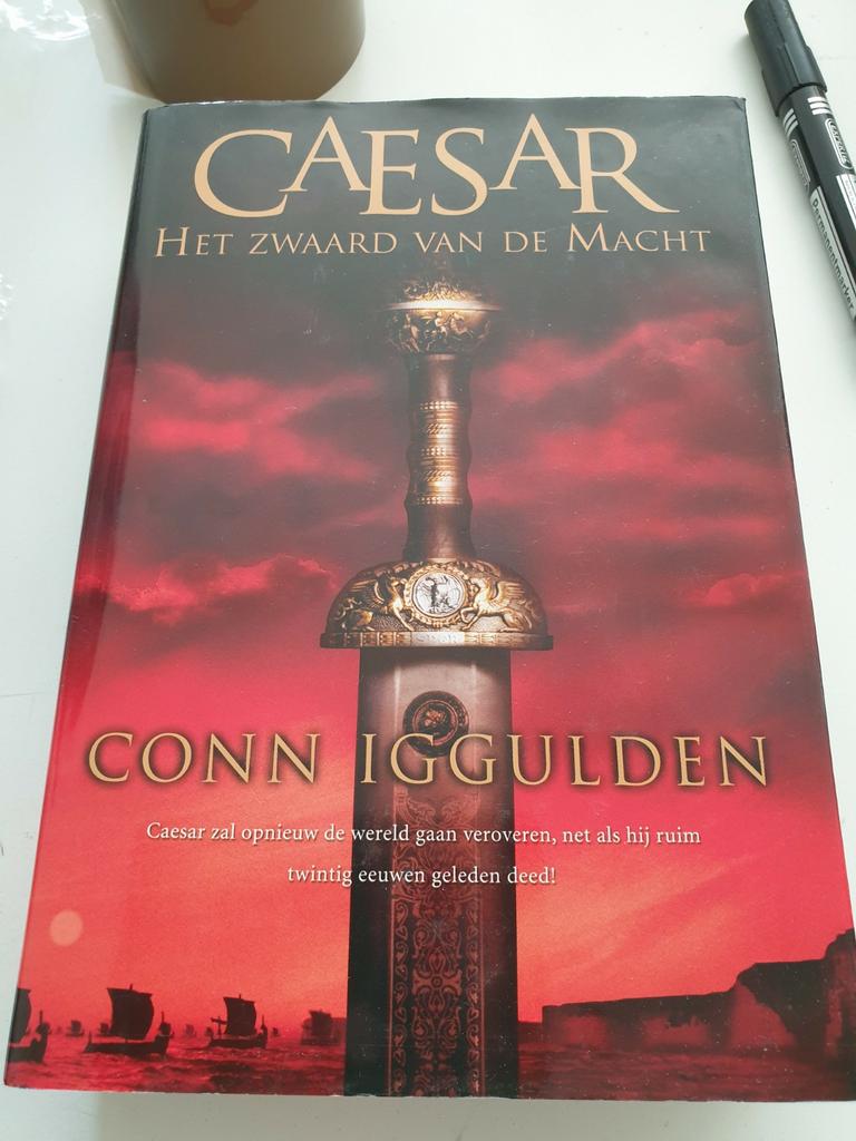 Conn Iggulden - DEEL 3 HC : Caesar het zwaard van de macht, Boeken, Ophalen of Verzenden, Zo goed als nieuw, C. Iggulden