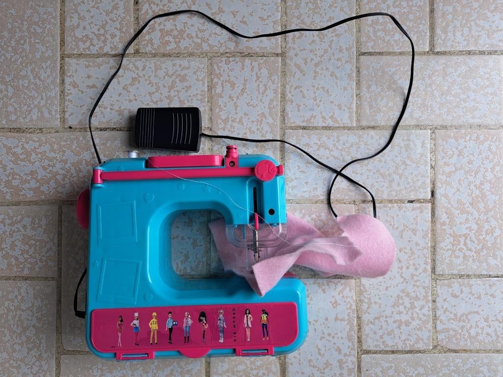 Machine à coudre barbie Mattel. Non testée. Rendez-vous poss, Enlèvement ou Envoi, Utilisé