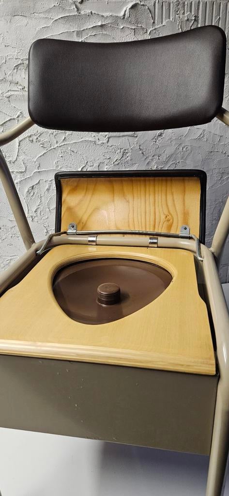 Wc stoel en plasbeker, Ophalen, Zo goed als nieuw