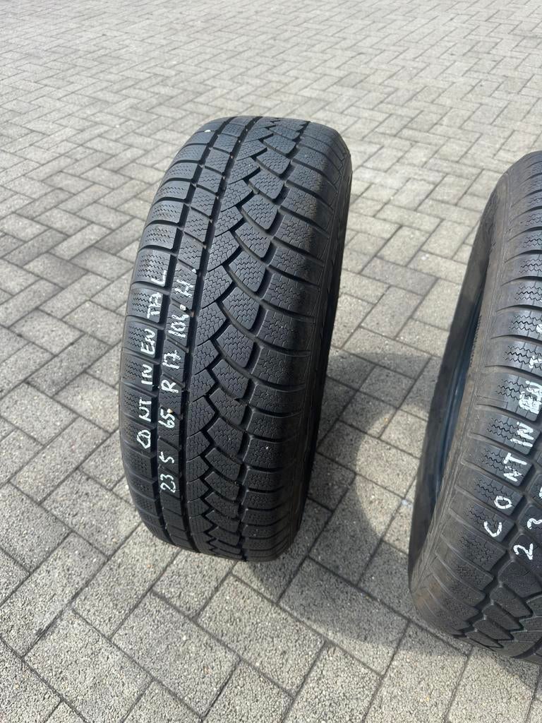235 65 R17  104H  CONTINENTAL 7.7mm STUK PRIJS : 80€, Auto-onderdelen, Ophalen, Gebruikt, BMW