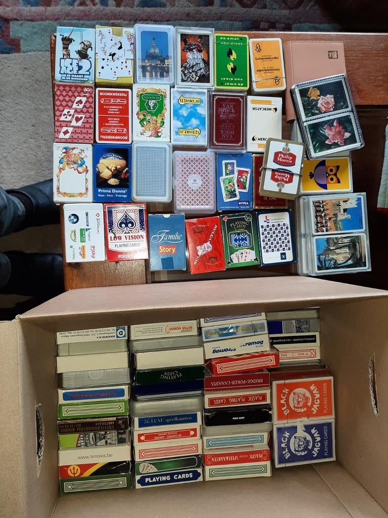 Verzameling 129 boeken speelkaarten met jokers, Ophalen, Zo goed als nieuw