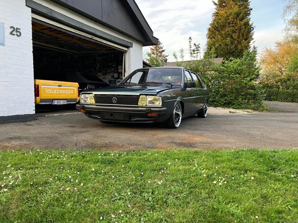 Volkswagen passat 32b 1.6 benzine, Auto's, Volkswagen, Particulier, Passat, Benzine, Handgeschakeld, Groen, Bruin, Velours, Ophalen