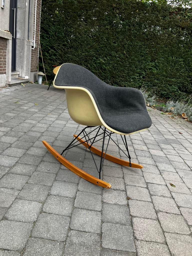 Eames rar, Ophalen, Zo goed als nieuw