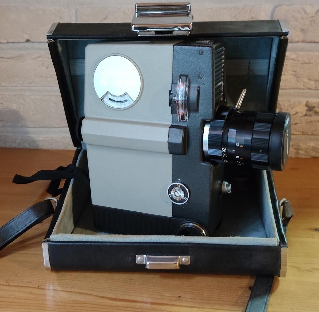 Sankyo 8 microzoom filmcamera, Ophalen, Filmcamera