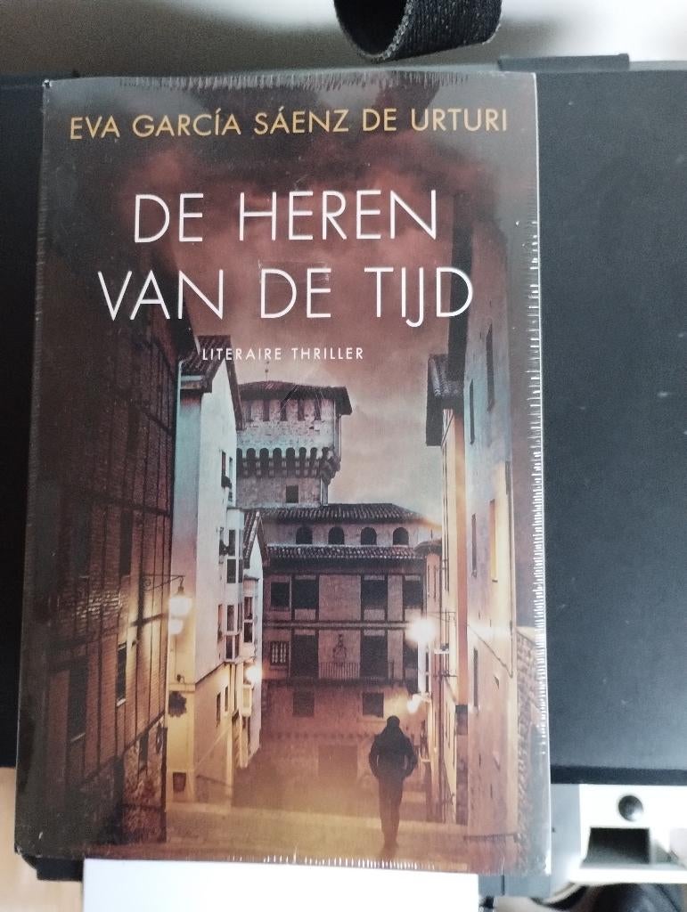 Set van 3 boeken De heren van de tijd  (Saens de Urturi), Enlèvement ou Envoi, Neuf, Eva Garcia Saenz de Urturi, Belgique
