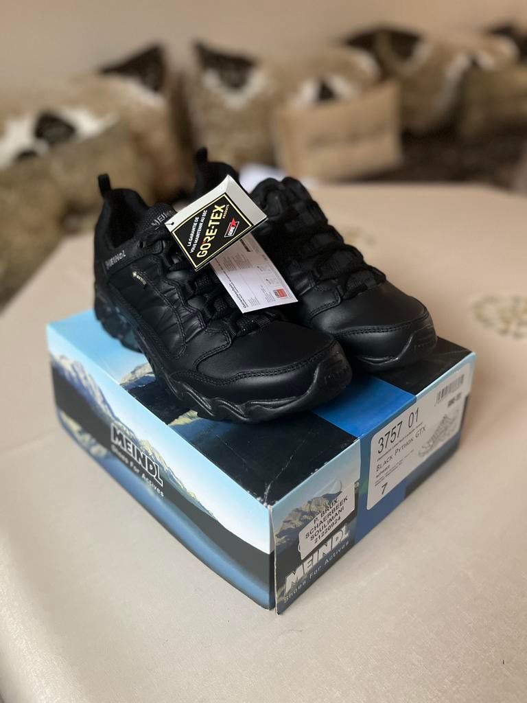 Meindl Black Python GTX Gore-Tex gloednieuw met doos maat 41, Zwart, Nieuw, Ophalen of Verzenden, Sneakers