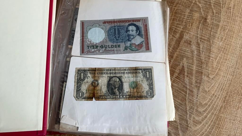 Livre avec de vieux billets, Enlèvement ou Envoi, Billets de banque