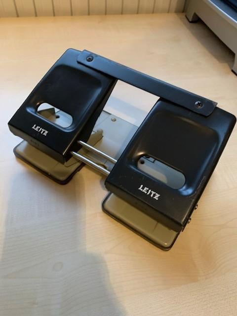 Perforator - 4-gaats - LEITZ, Zakelijke goederen, Ophalen, Gebruikt, Overige typen