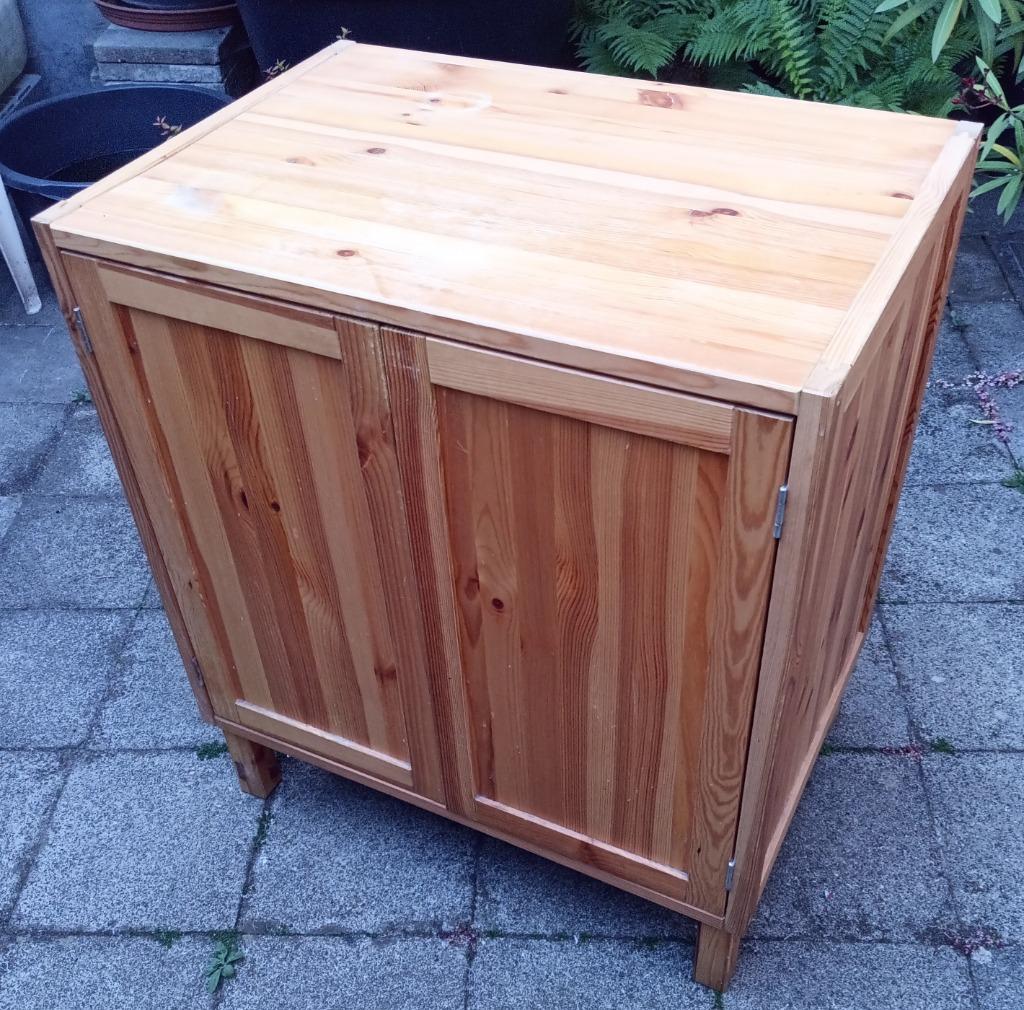 kastje in grenen hout, Ophalen, Modern met grenenhouten patroon, Zo goed als nieuw, Minder dan 100 cm