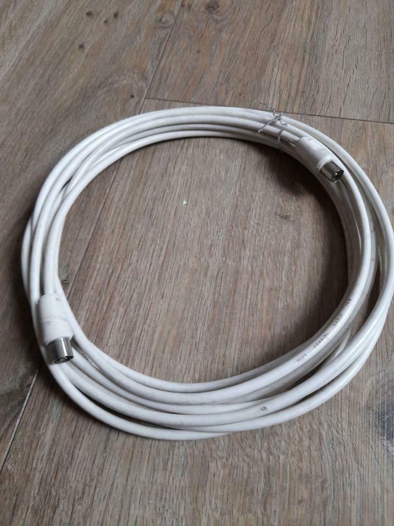Câble coaxial antenne avec 2 prises, 5,5m, Enlèvement ou Envoi, Comme neuf, 5 à 10 mètres, Câble coaxial