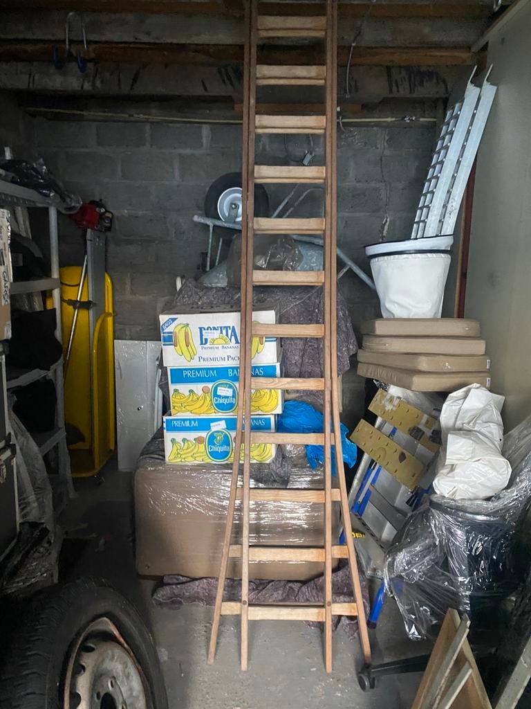 Houten ladder. 2 x 12 treden, Ophalen, Zo goed als nieuw, Ladder