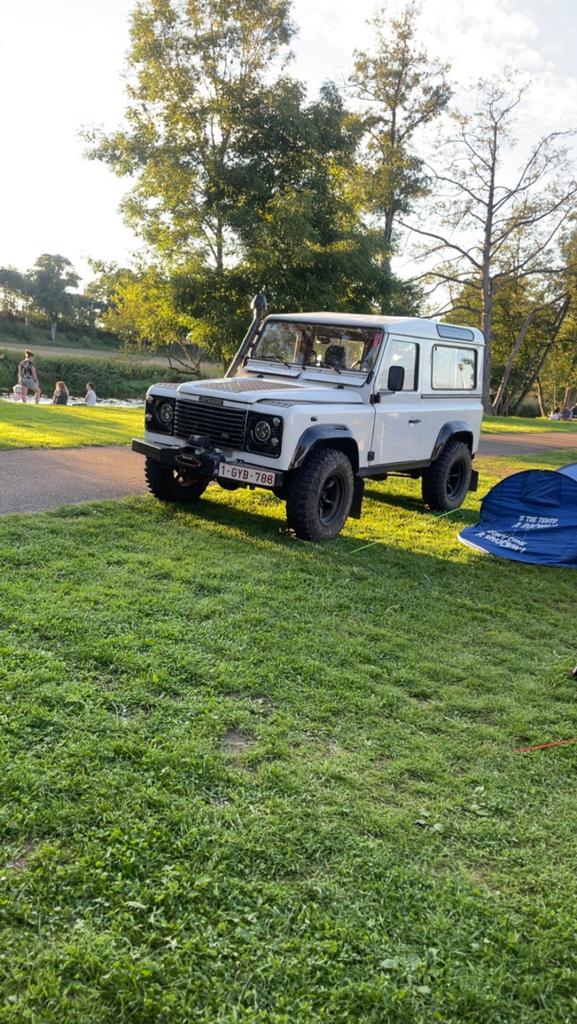 Land rover defender 90 td5, Auto's, Land Rover, USB, Zwart, 700 kg, Wit