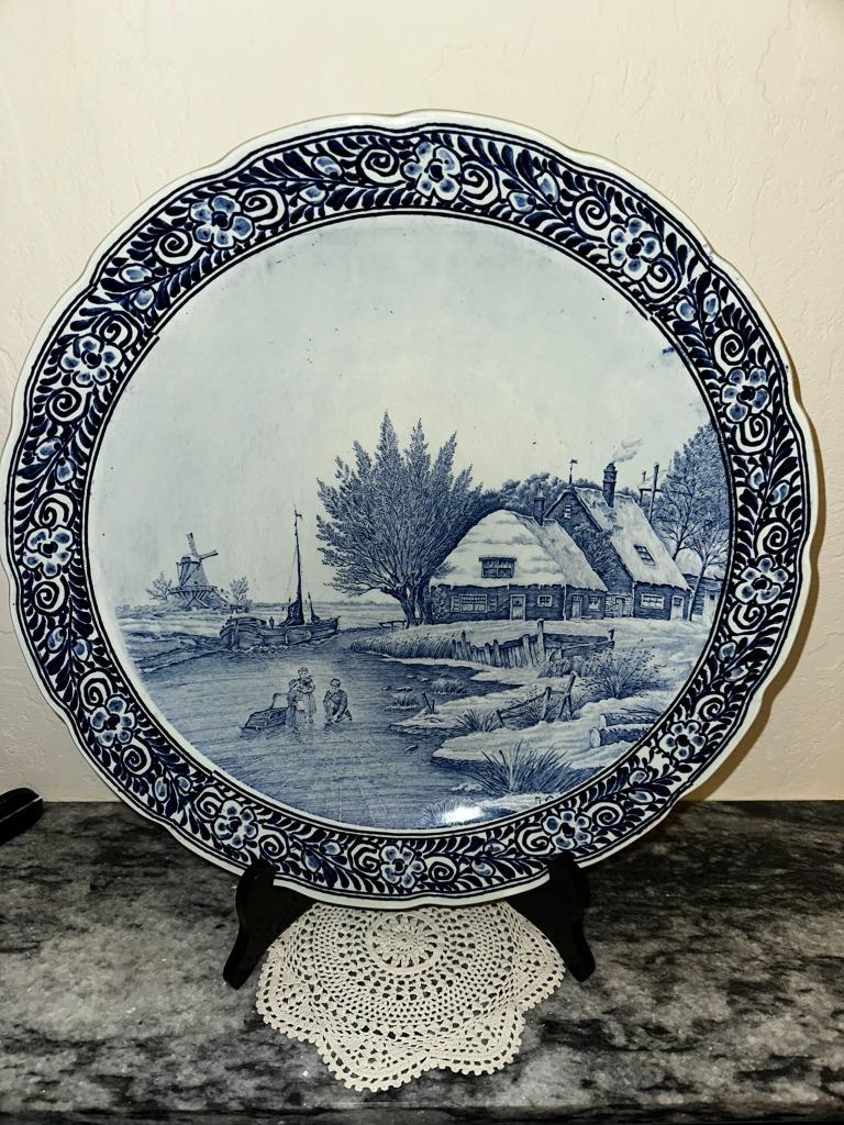 Assiettes et vase bleus de Delft, Enlèvement