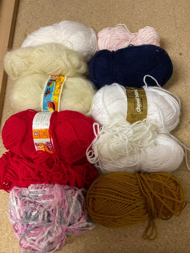 Restjes nieuwe wol, Hobby en Vrije tijd, Ophalen of Verzenden, Nieuw